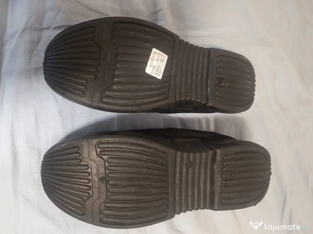 Adidași mărimea 41