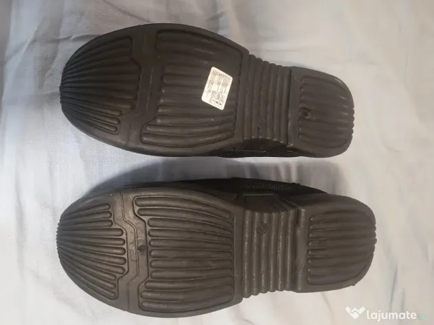 Adidași mărimea 41