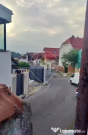 Casă / Vilă cu 3 camere de închiriat în zona Schei
