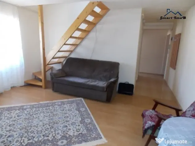 Mansarda 5 camere zona Vasile Aaron