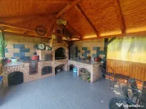 Casă spațioasă de vânzare, 140 mp utili, teren 11 ari, H
