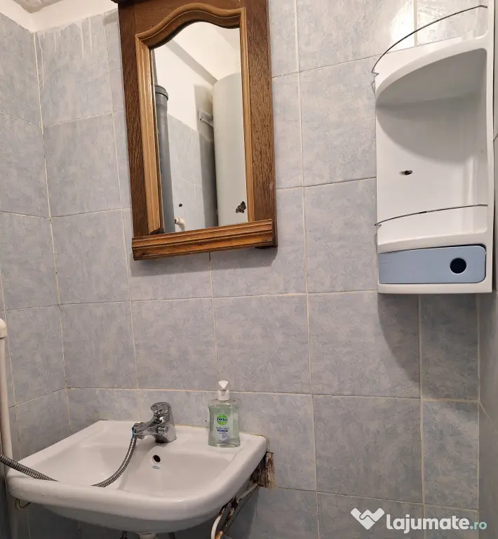 Închiriez garsoniera