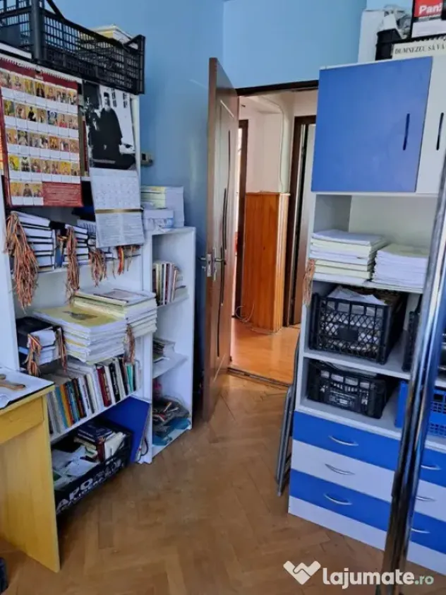 Apartament 3 camere decomandat 70mp, Rovine