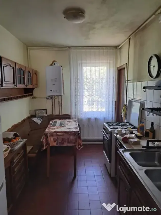 Apartament 3 camere decomandat 70mp, Rovine
