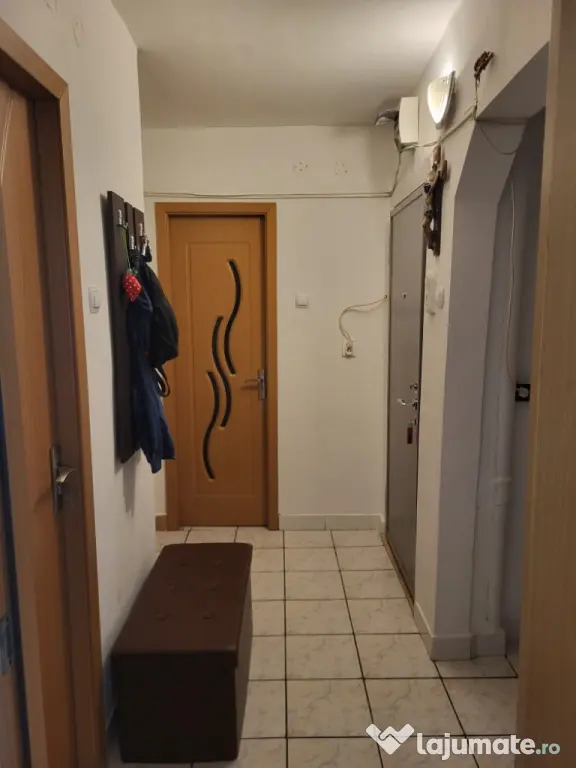 Ap de vinzare 3 camere etj 1.
