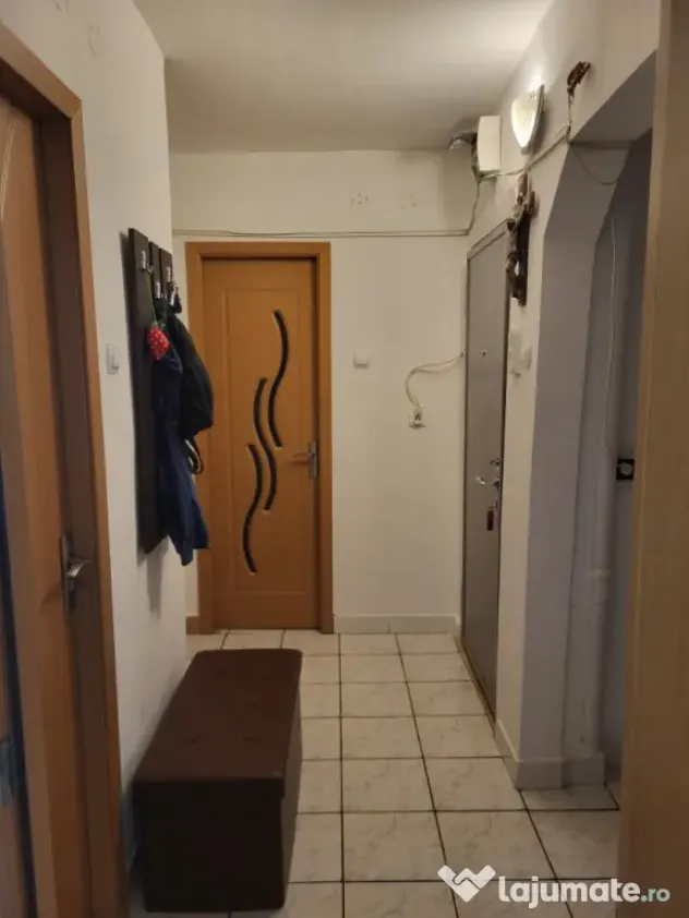 Ap de vinzare 3 camere etj 1.
