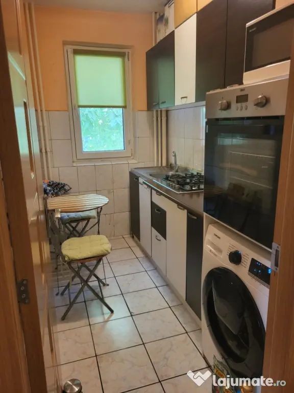Ap de vinzare 3 camere etj 1.