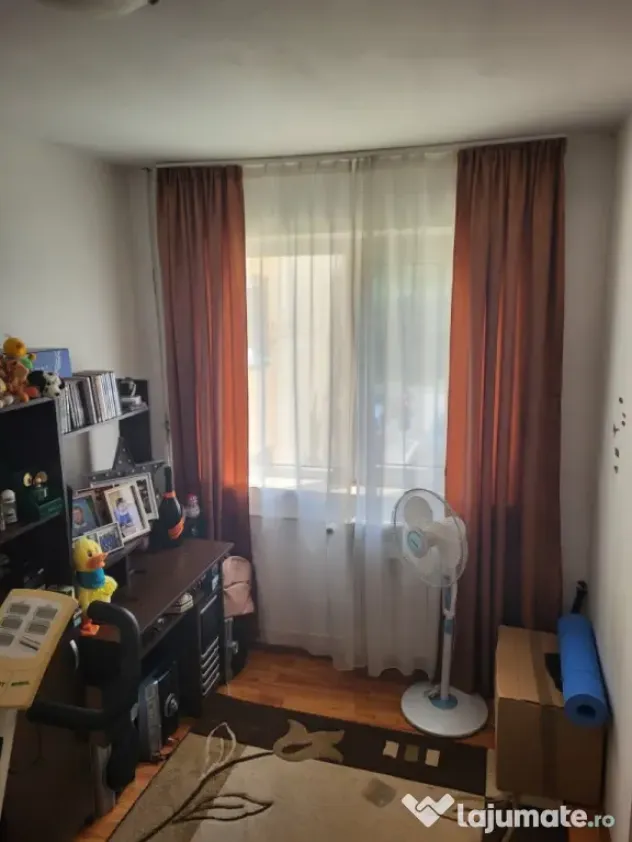 Ap de vinzare 3 camere etj 1.