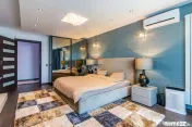 Casa\Vilă 7 camere cu Piscină, Garaj Subteran, zona Balotesti