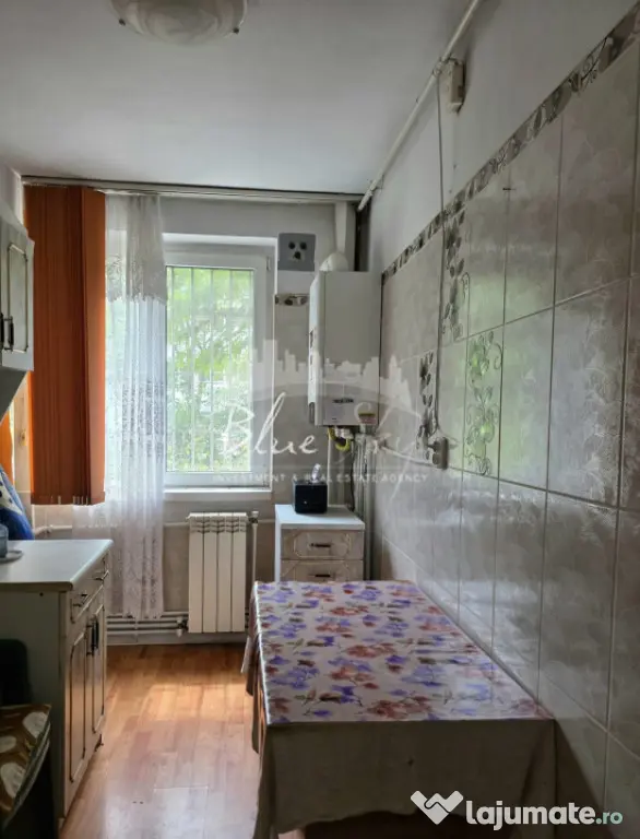 Apartament 3 camere cu 2 intrari, situat in Centru