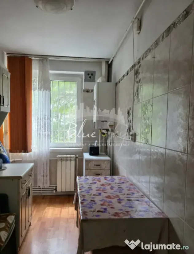 Apartament 3 camere cu 2 intrari, situat in Centru