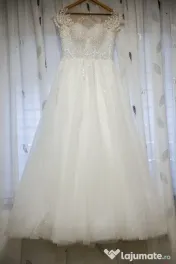 Rochie de mireasă superbă purtată o singură dată Curățată profesional