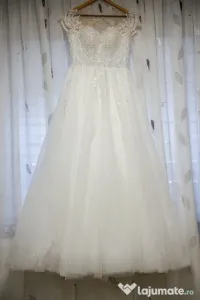 Rochie de mireasă superbă purtată o singură dată Curățată profesional