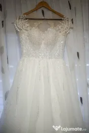 Rochie de mireasă superbă purtată o singură dată Curățată profesional