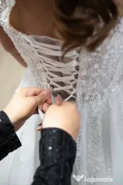 Rochie de mireasă superbă purtată o singură dată Curățată profesional