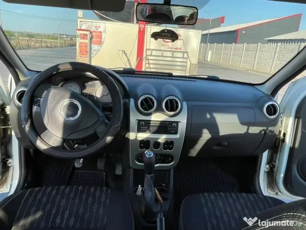 Dacia logan laureat 2013