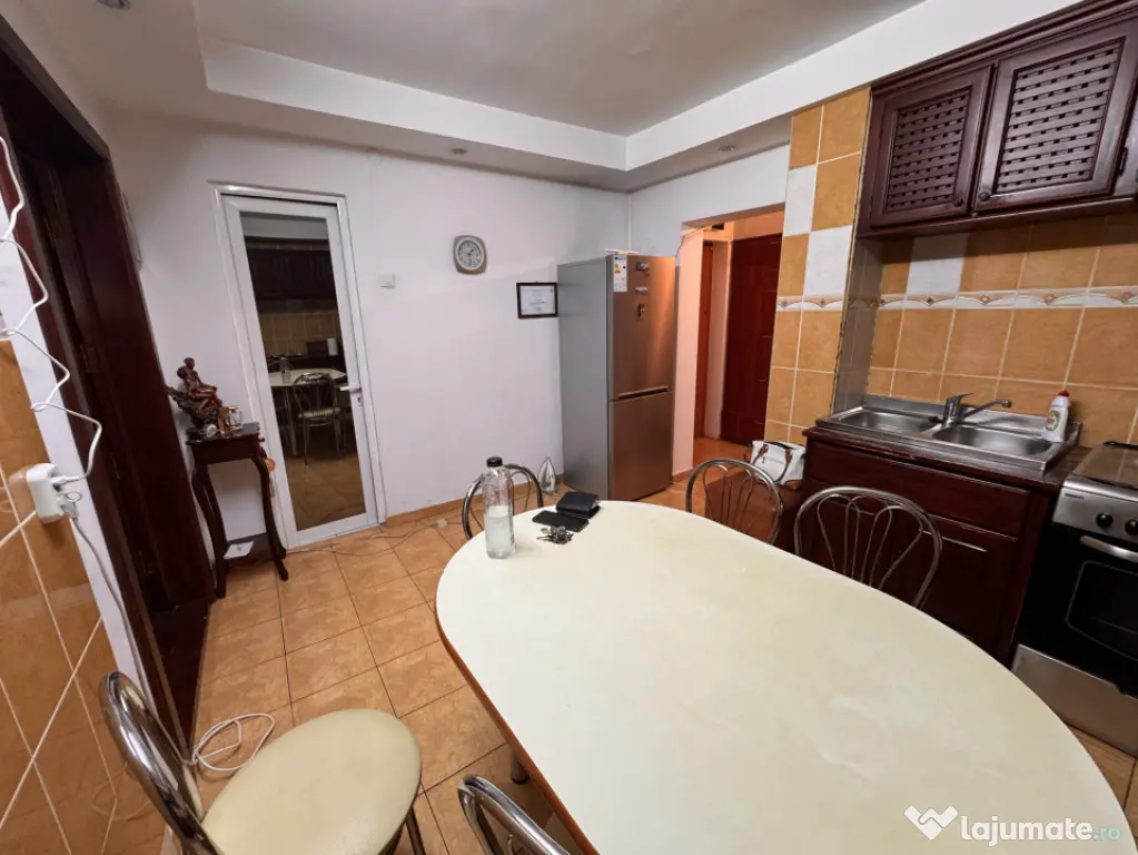 Apartament, 3 camere decomandat, 74 mp, zonă Ramada