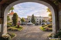 Accesibilitate si farmecul unei case cu garaj, locatie de re