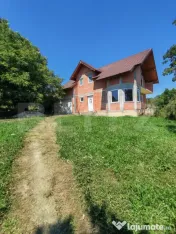 Casa de vanzare 4 camere , garaj si teren 4000 mp 