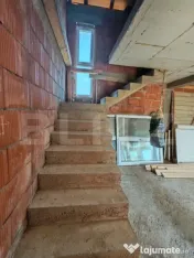 Casa de vanzare 4 camere , garaj si teren 4000 mp 