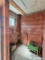 Casa de vanzare 4 camere , garaj si teren 4000 mp 