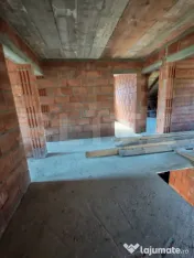 Casa de vanzare 4 camere , garaj si teren 4000 mp 