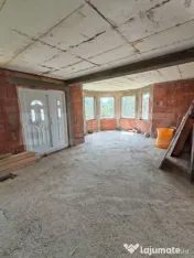 Casa de vanzare 4 camere , garaj si teren 4000 mp 
