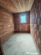 Casa de vanzare 4 camere , garaj si teren 4000 mp 