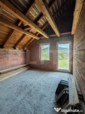 Casa de vanzare 4 camere , garaj si teren 4000 mp 