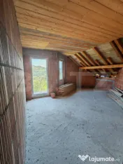 Casa de vanzare 4 camere , garaj si teren 4000 mp 