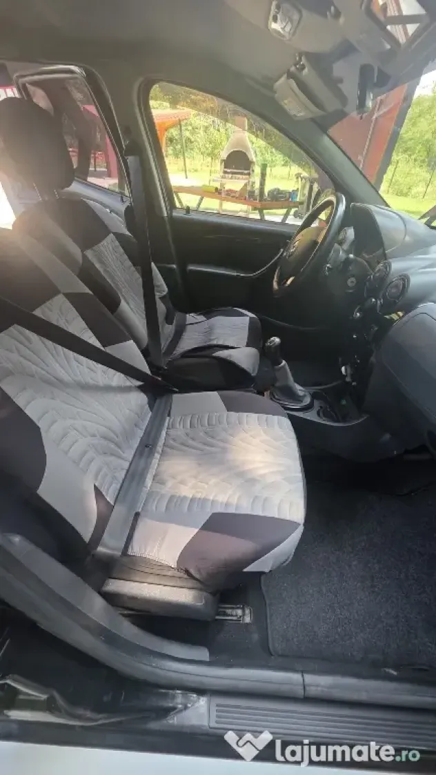 Vând Dacia Duster an 2012
1. motor 1.6 16v 105Cp