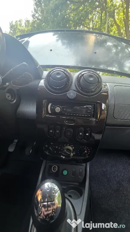 Vând Dacia Duster an 2012
1. motor 1.6 16v 105Cp