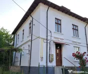 Vând apartament 4 camere spațios în vilă/150 mp central 