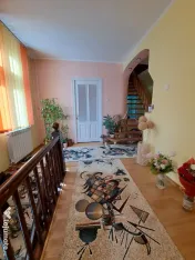 Vând apartament 4 camere spațios în vilă/150 mp central 