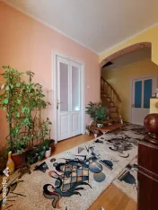 Vând apartament 4 camere spațios în vilă/150 mp central 