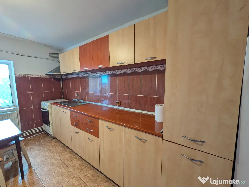 Vând apartament cu 3 camere, complet decomandat – 66 mp, Etaj 2/4, Bârlad