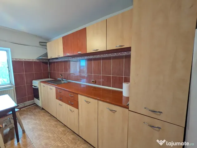 Vând apartament cu 3 camere, complet decomandat – 66 mp, Etaj 2/4, Bârlad