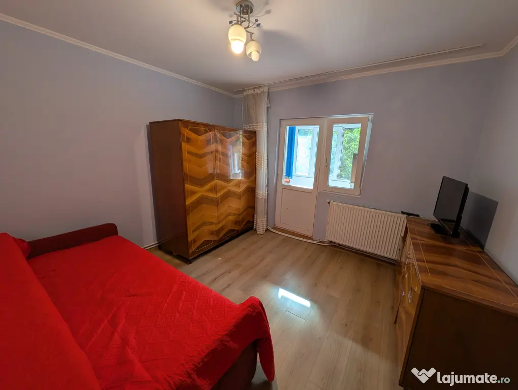 Vând apartament cu 3 camere, complet decomandat – 66 mp, Etaj 2/4, Bârlad