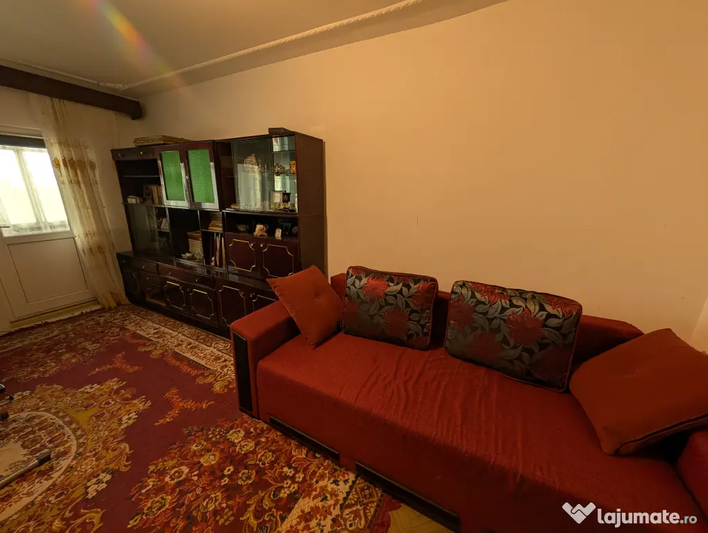 Vând apartament cu 3 camere, complet decomandat – 66 mp, Etaj 2/4, Bârlad