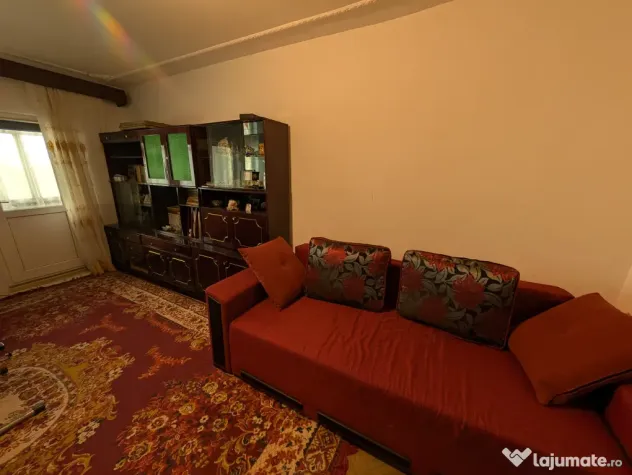 Vând apartament cu 3 camere, complet decomandat – 66 mp, Etaj 2/4, Bârlad