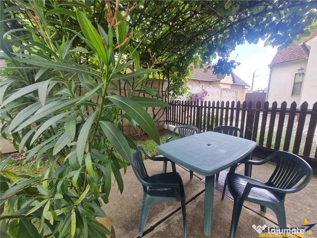 Casa cu vatra traditionala, gradina, garaj, facilitati, Codl