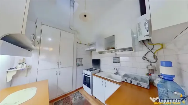Casa cu vatra traditionala, gradina, garaj, facilitati, Codl