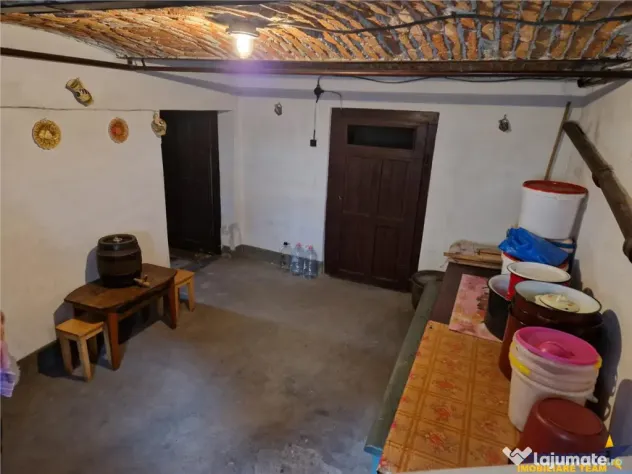 Casa cu vatra traditionala, gradina, garaj, facilitati, Codl