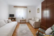 Casa cu vatra traditionala, gradina, garaj, facilitati, Codl