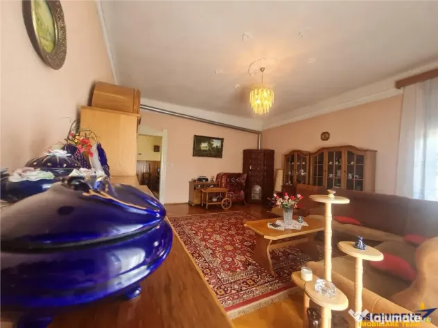 Casa cu vatra traditionala, gradina, garaj, facilitati, Codl