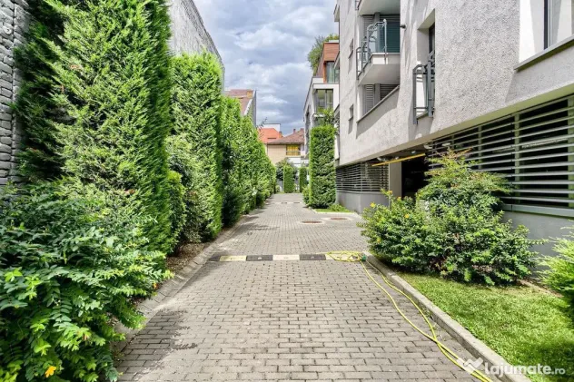 Spațiu de birouri ultracentral în Arad Plaza - de înch...