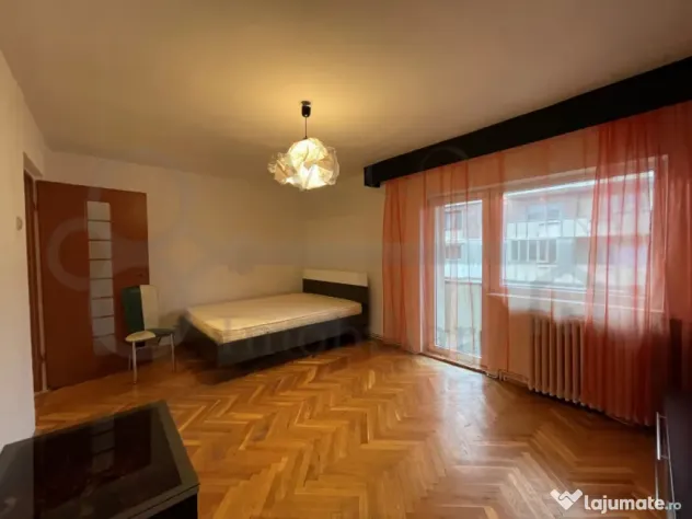 3 camere decomandate, 70 mp, 2 balcoane, 2 bai, in Mărășt