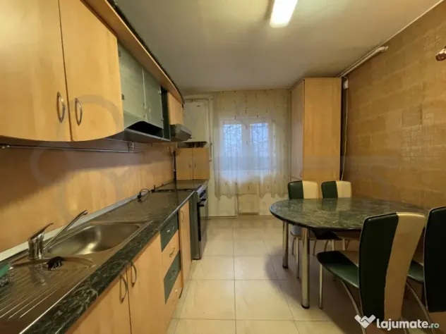 3 camere decomandate, 70 mp, 2 balcoane, 2 bai, in Mărășt