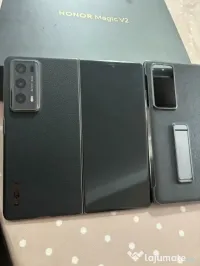 Honor Magic V2