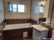 Apartament de vanzare semidecomandat ,3 camere 61 mp , zona